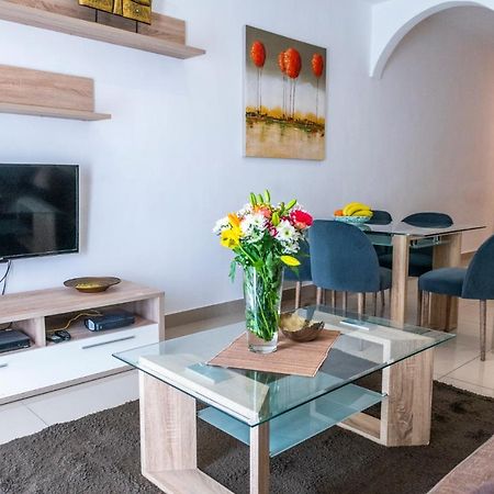 Rua Cosy Apartment سليمة المظهر الخارجي الصورة