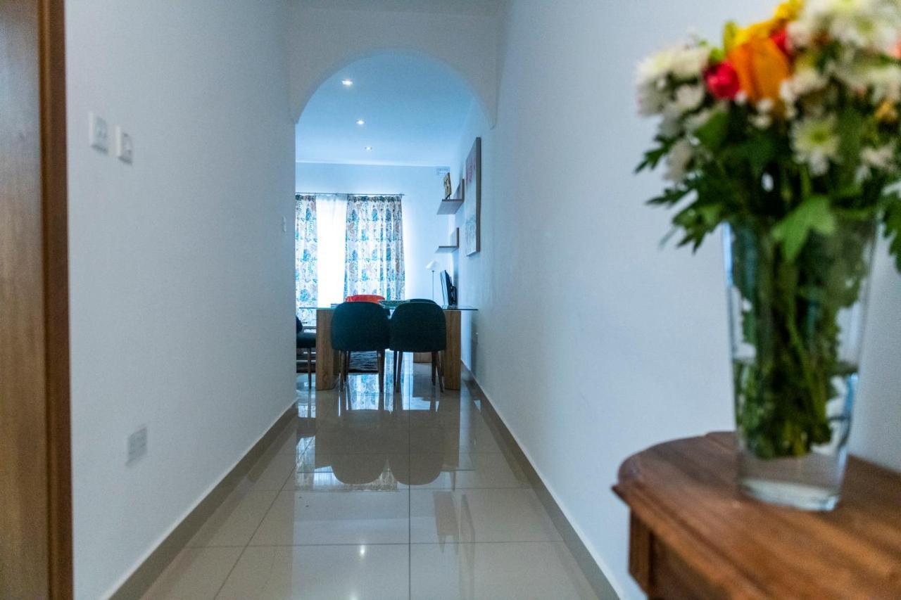 Rua Cosy Apartment سليمة المظهر الخارجي الصورة